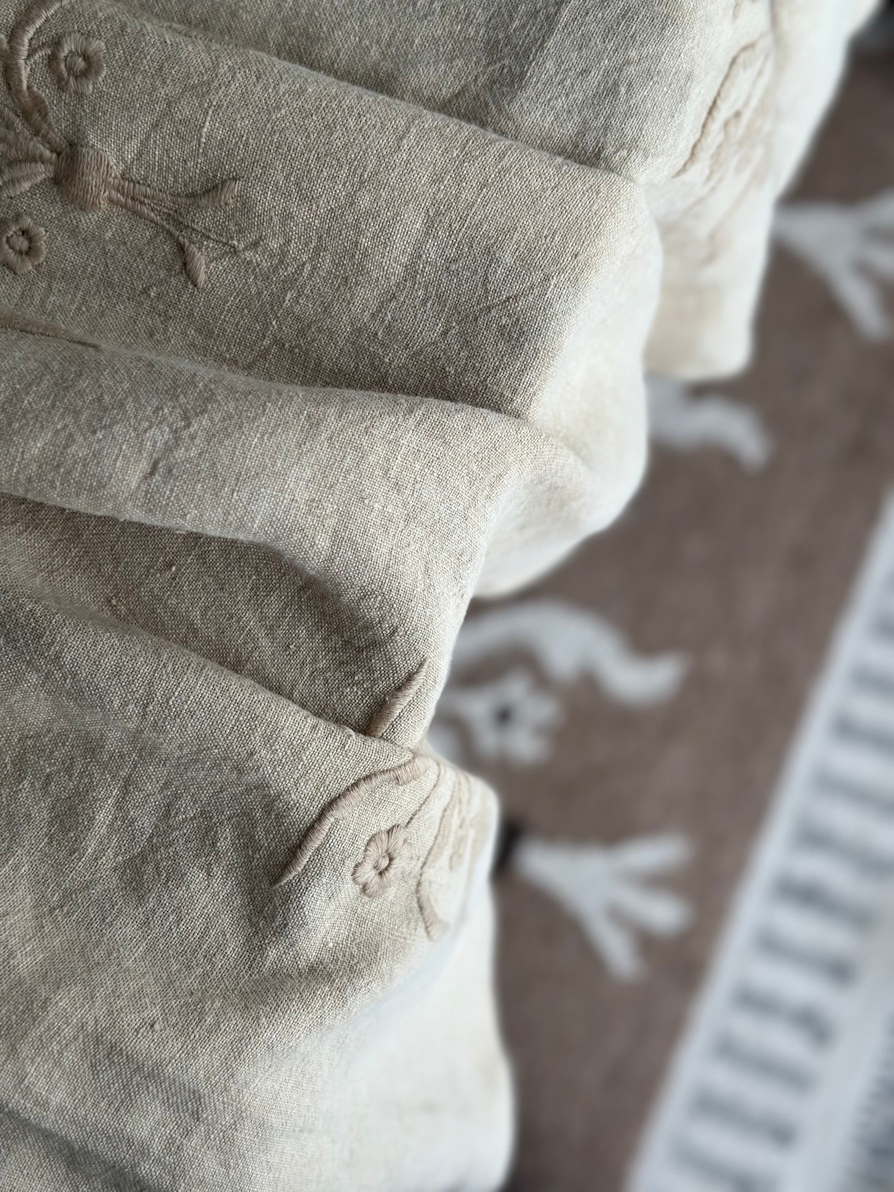 FLORAL HØRDUG BEIGE